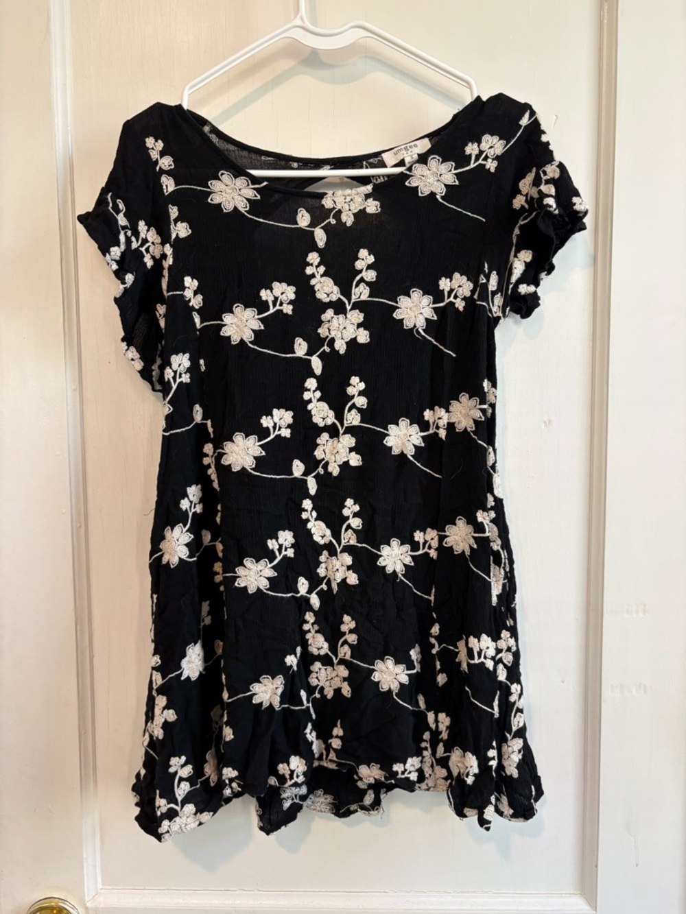 Umgee Black Top with White Floral Embroidery